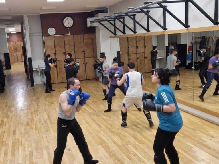 Entraînement du Punchistes Savate Club dans la salle Léon Mottot à Paris